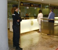 Aumentan un 63% las detenciones en el aeropuerto de Alicante