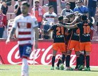 El Valencia ahonda la herida del Granada y culmina su semana fantástica