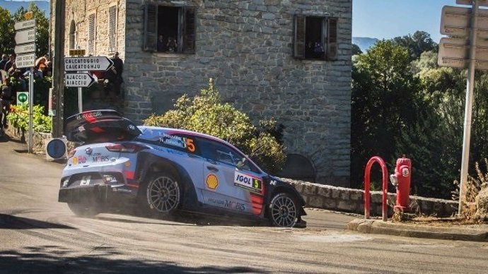 Thierry Neuville rally Francia