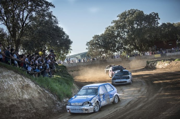 Más de 1.500 personas asisten al Autocross de Esplús.