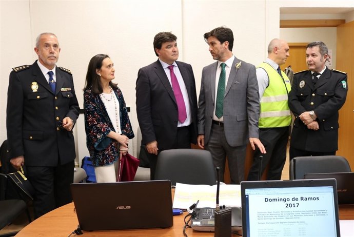 Visita de la subdelegada del Gobierno en Huelva al Cecop
