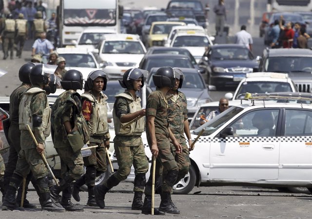 Militares Egipcios Se Pasean Por Las Calles De El Cairo