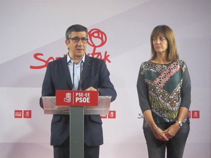 Patxi López al costat d'Idoia Mendia