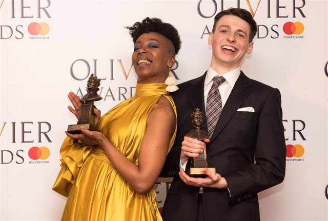 Noma Dumezweni y Anthony Boyle en los premios Oliver