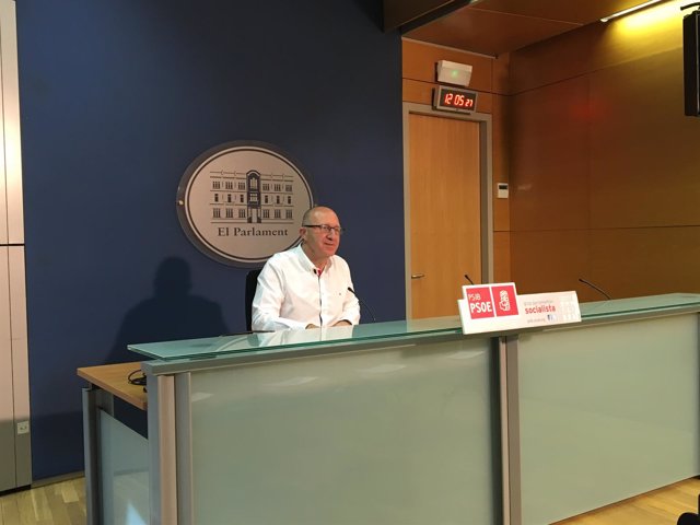 Andreu Alcover, en rueda de prensa sobre Parlament