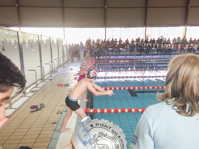 La Piscina Municipal de Berja ha congregado a 170 deportistas en esta actividad.