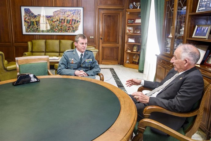 El nuevo Coronel Jefe de la Comandancia, en el despacho de Gabriel Amat.