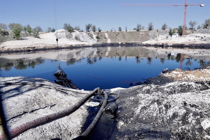 Imagen de la 'laguna de aceite' de Arganda del Rey