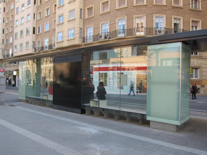 Marquesina del tranvía en Gran Vía                             