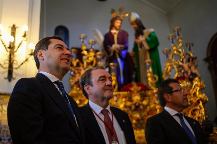 Juanma Moreno, hoy en la Iglesia de San Gonzalo