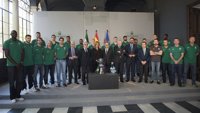 Susana Díaz recibe a la plantilla y directiva del Unicaja de Baloncesto
