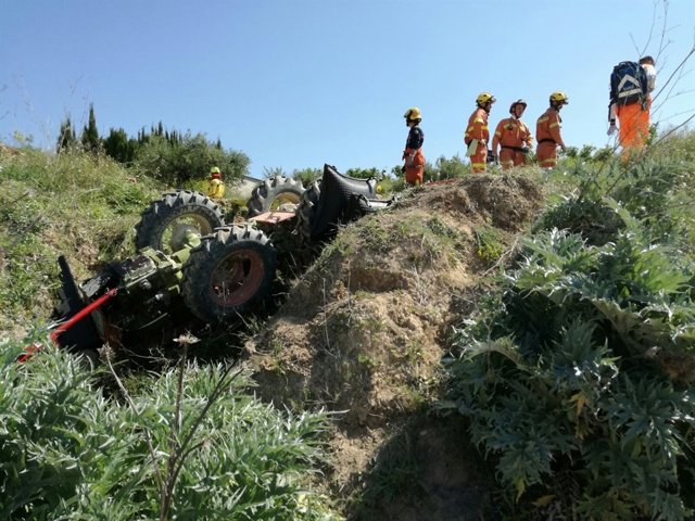 Tractor volcado en Belgida
