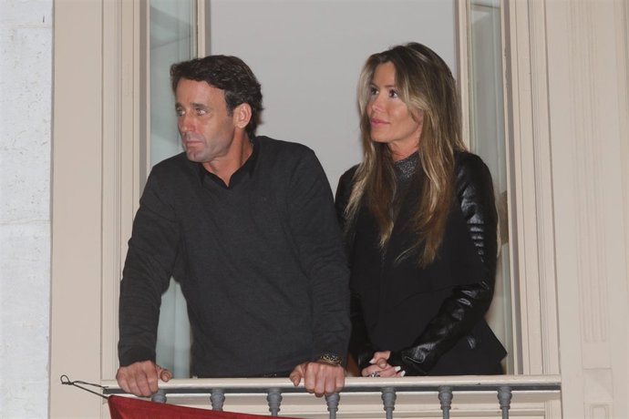ALVARO MUÑOZ ESCASSI Y RAQUEL BERNAL