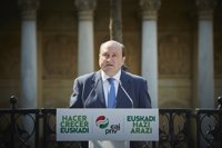 Ortuzar cree que el relato de Espanac sobre el papel de Francia en el desarme  está un poco "novelado"