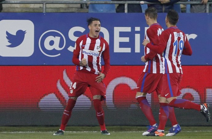 Giménez celebra un gol con el Atlético de Madrid