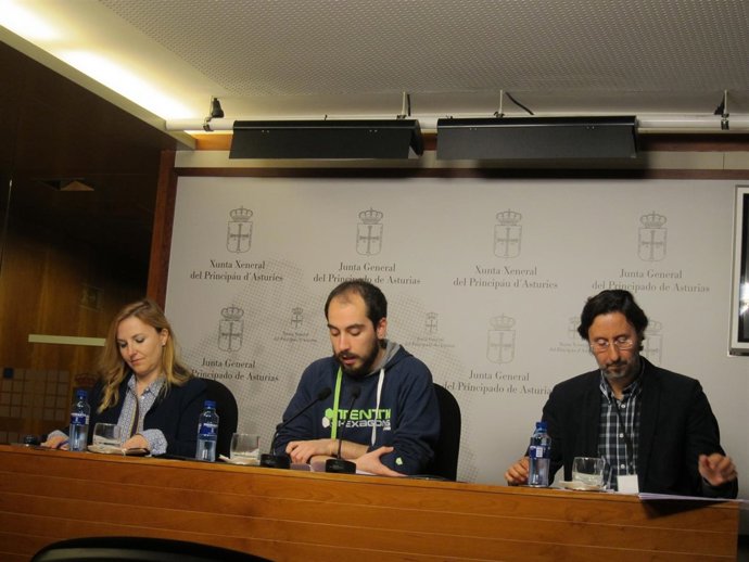Nuria Menéndez, Héctor Piernavieja y Benito Aláez    