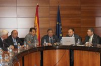 Zoido supervisa en el CITCO el refuerzo policial para garantizar la seguridad durante la Semana Santa