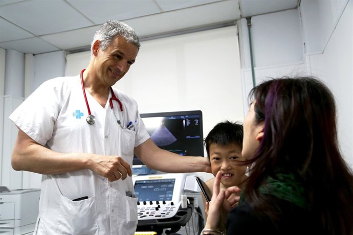 Vall d'Hebron implanta una vàlvula pulmonar al cor d'un nen de 7 anys