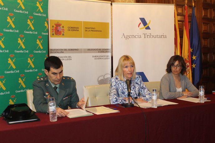 José Antonio Ángel, Inma Manso i Meritxell Calvet en roda de premsa