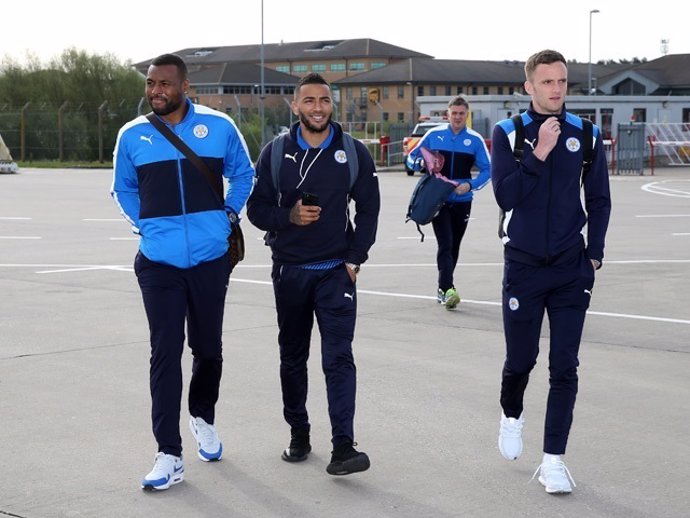 Wes Morgan, Danny Simpson y Andy King, jugadores del Leicester