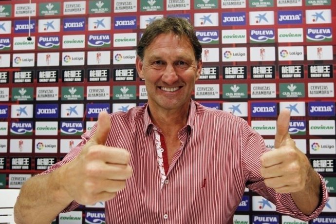 Tony Adams, nuevo entrenador del Granada