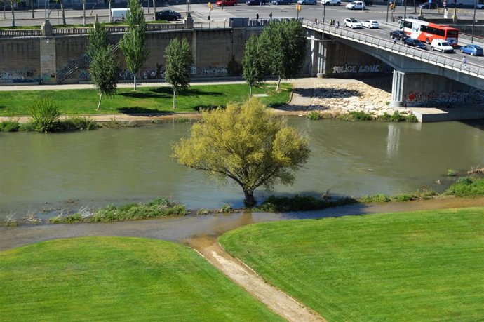 El río Segre a su paso por Lleida este martes