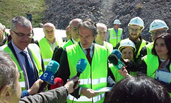 El ministro de Fomento visita las obras del AVE a Galicia