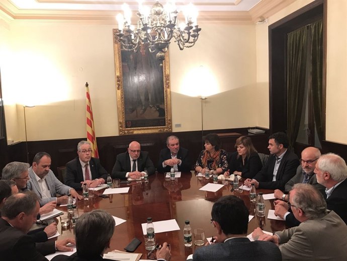 Ordi Baiget y Joan Reñé con alcaldes y presidentes de consejos comarcales
