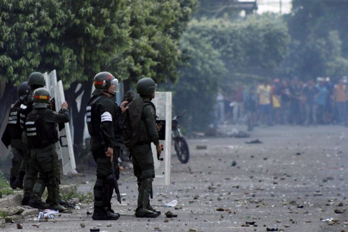 Soldados en una protesta en Venezuela