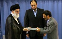 El expresidente iraní Mahmud Ahmadineyad presenta su candidatura para las presidenciales
