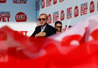 Los sondeos dan una ajustada ventaja al 'sí' en el referéndum constitucional en Turquía