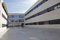 El colegio Juan Pablo II niega sexismo en sus clases y afirma que los talleres de ganchillo se ofrecen "a todos"