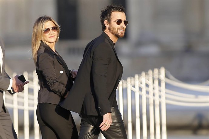 JENNIFER ANISTON Y JUSTIN THEROUX