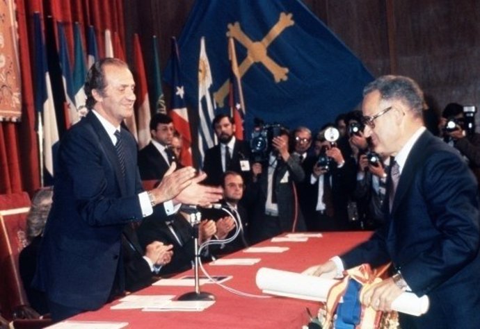García de Enterría, Premio Príncipe de Asturias 1984