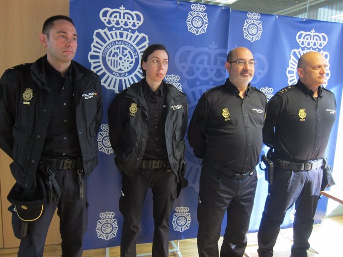 Policía Nacional de Galicia envía agentes a Oporto y Braga .               