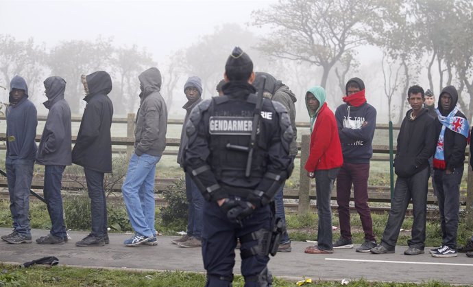 Menores no acompañados en 'La Jungla' de Calais