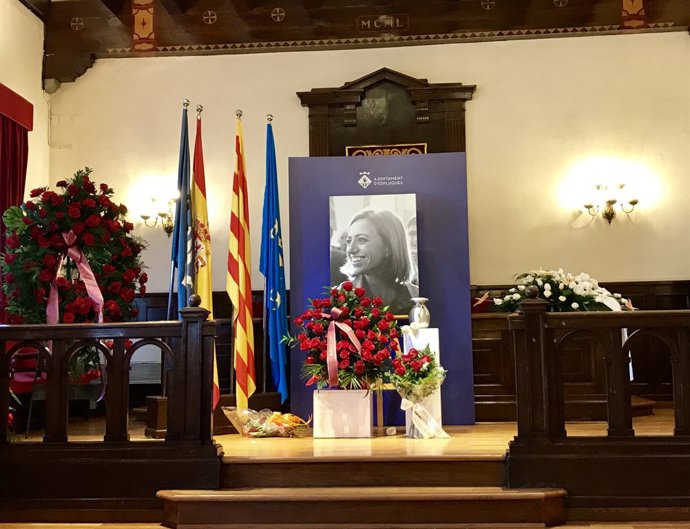 Urna amb les cendres de C.Chacón a l'Ajuntament d'Esplugues de Llobregat