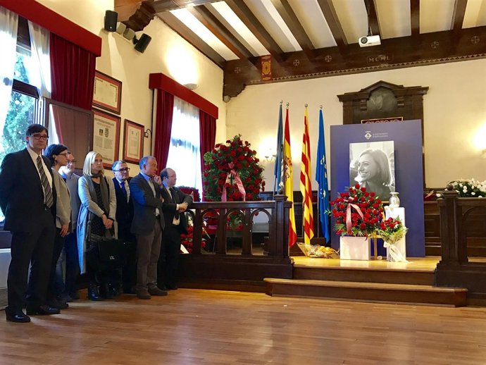 S.Illa, E.Granados, A.Ros, M.Iceta (PSC) ante la urna de lascenizas de C.Chacón