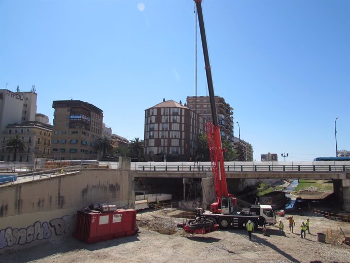 Obras metro de Málaga a su paso por el puente tetuan           