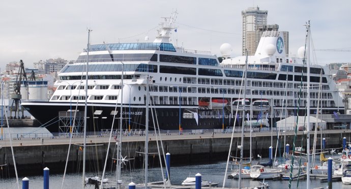 El buque de lugo 'Azamara Quest' en el Puerto de A Coruña