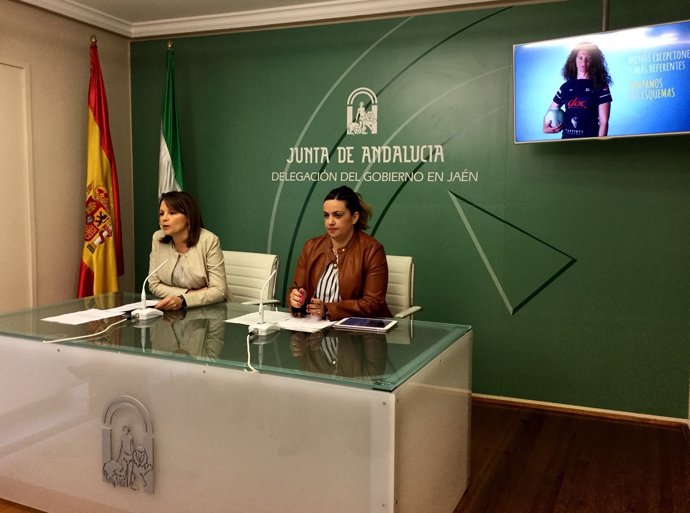 Ana Cobo y Beatriz Martín presentan la campaña 'Quiero ser como ella'.