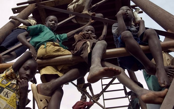 Niños en Uganda desplazados por el LRA