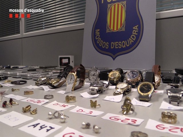 Cau una banda que usava a dones joves per assaltar a ancians al carrer