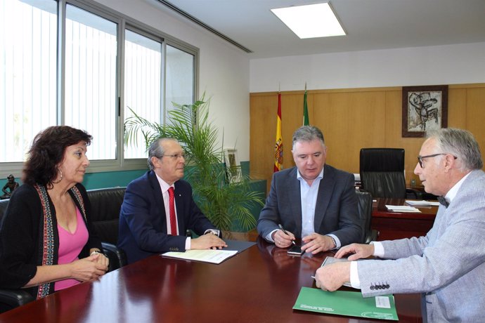 Reunión entre la Junta de Andalucía y Cruz Roja Huelva