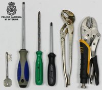 Detienen a tres personas mientras robaban en el interior de una vivienda en Vigo