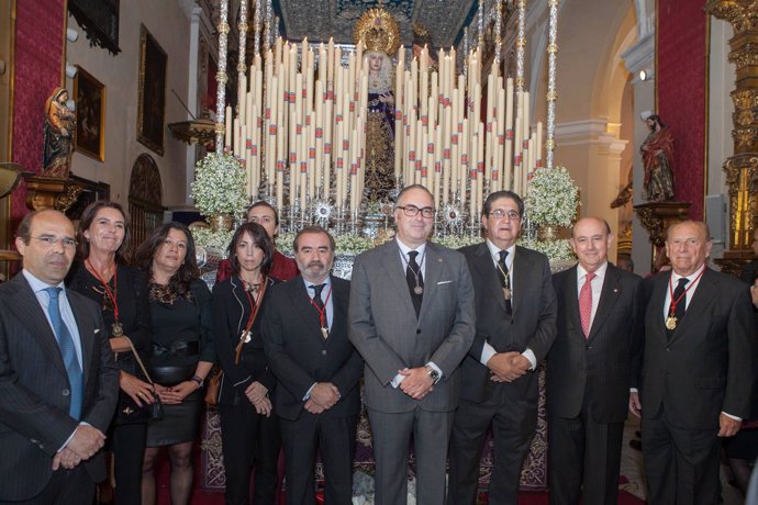 El Colegio de Abogados de Sevilla entrega su bastón de mando en El Silencio