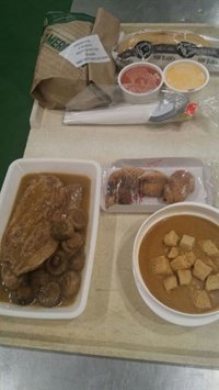 El Hospital Reina Sofía de Córdoba ofrece a sus pacientes los típicos platos de cuaresma el Jueves y Viernes Santo