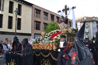 Cientos de personas arropan en Valladolid los pasos de la Procesión de Penitencia y Caridad