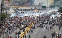 Un fallecido en una nueva ola de protestas en Venezuela