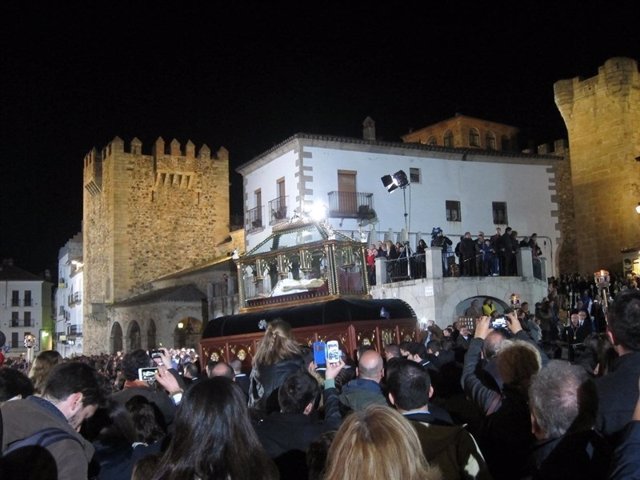 El Santo Entierro sale este Viernes Santo a las calles de Cáceres